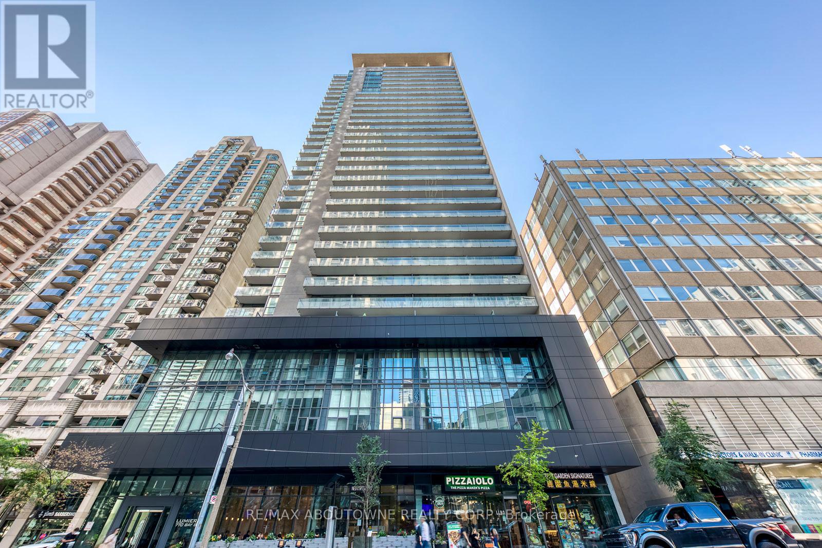 202 - 770 BAY STREET, Toronto, Ontario