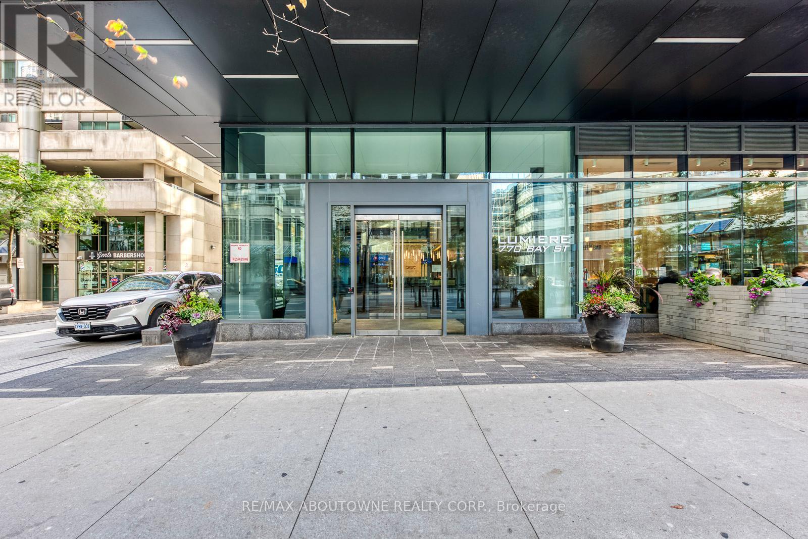 202 - 770 Bay Street, Toronto, Ontario  M5G 1N6 - Photo 2 - C13109332