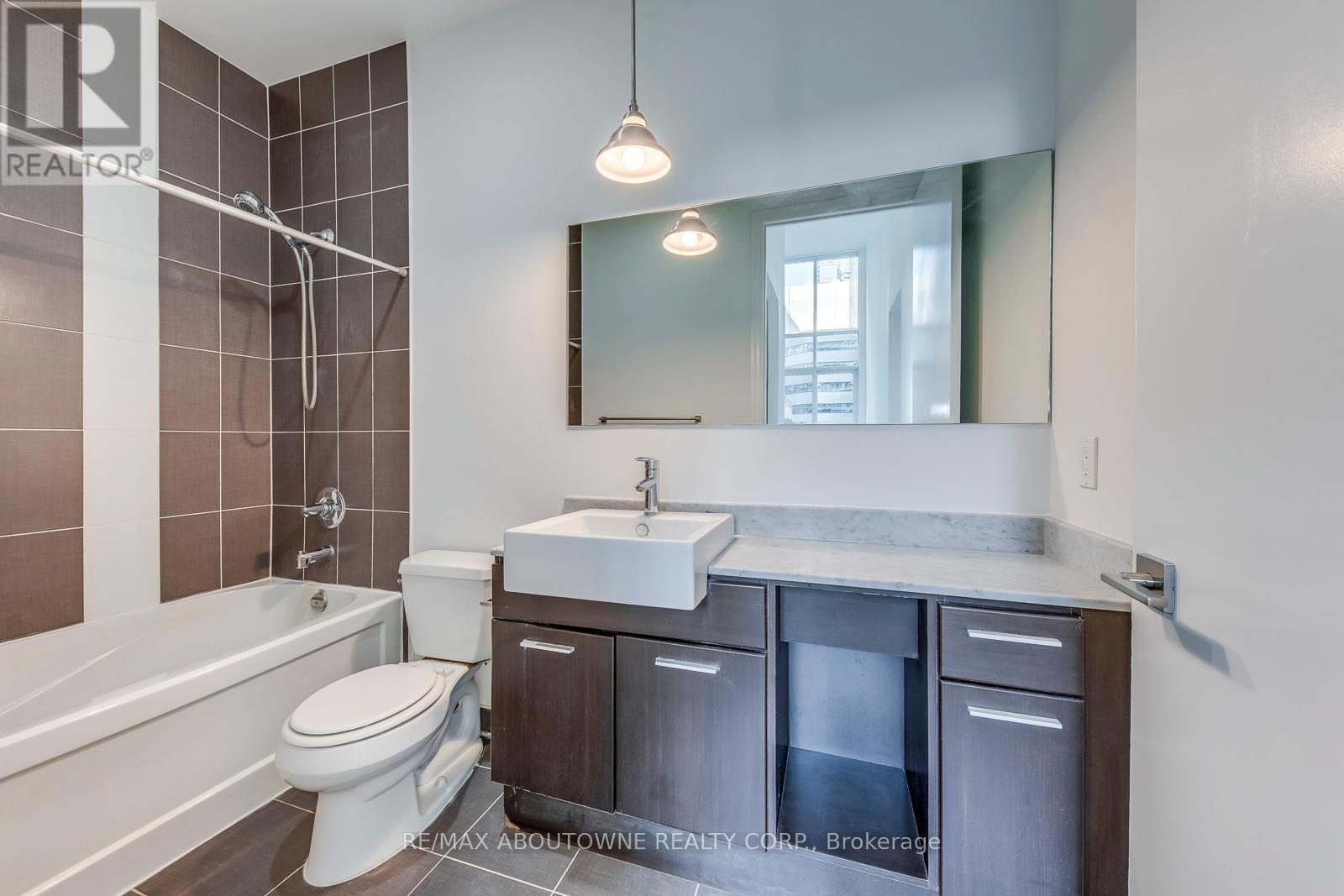 202 - 770 Bay Street, Toronto, Ontario  M5G 1N6 - Photo 26 - C13109332