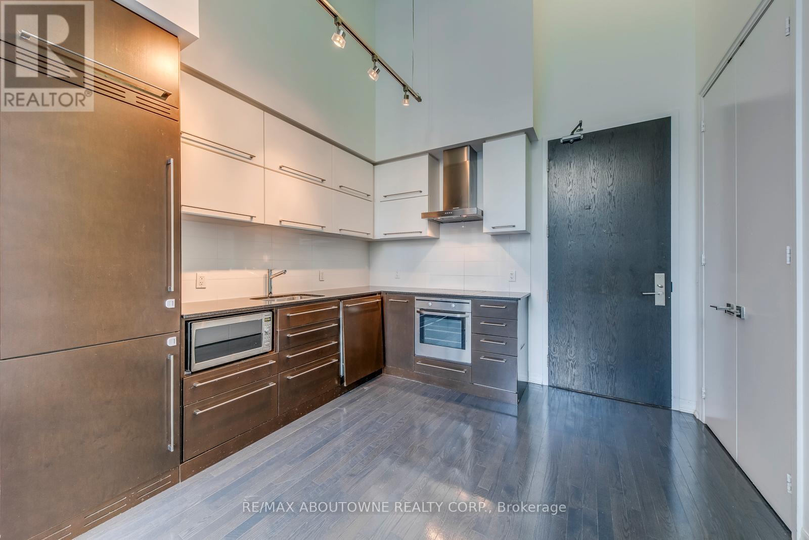 202 - 770 Bay Street, Toronto, Ontario  M5G 1N6 - Photo 4 - C13109332
