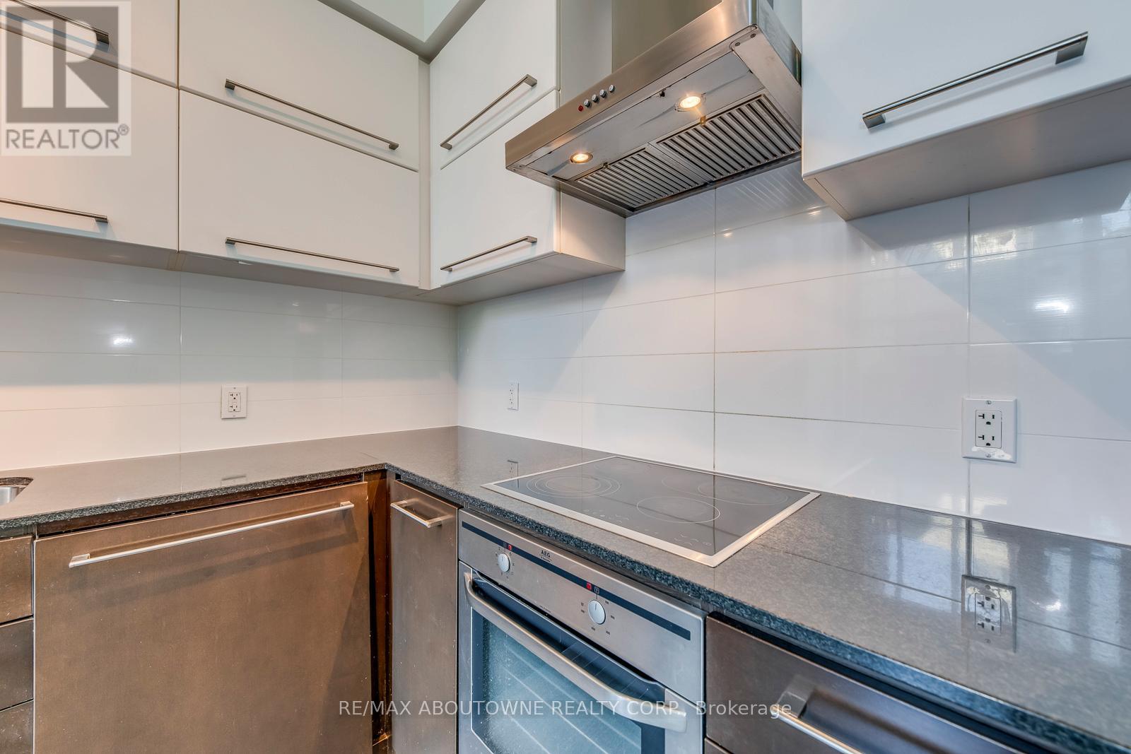 202 - 770 Bay Street, Toronto, Ontario  M5G 1N6 - Photo 7 - C13109332