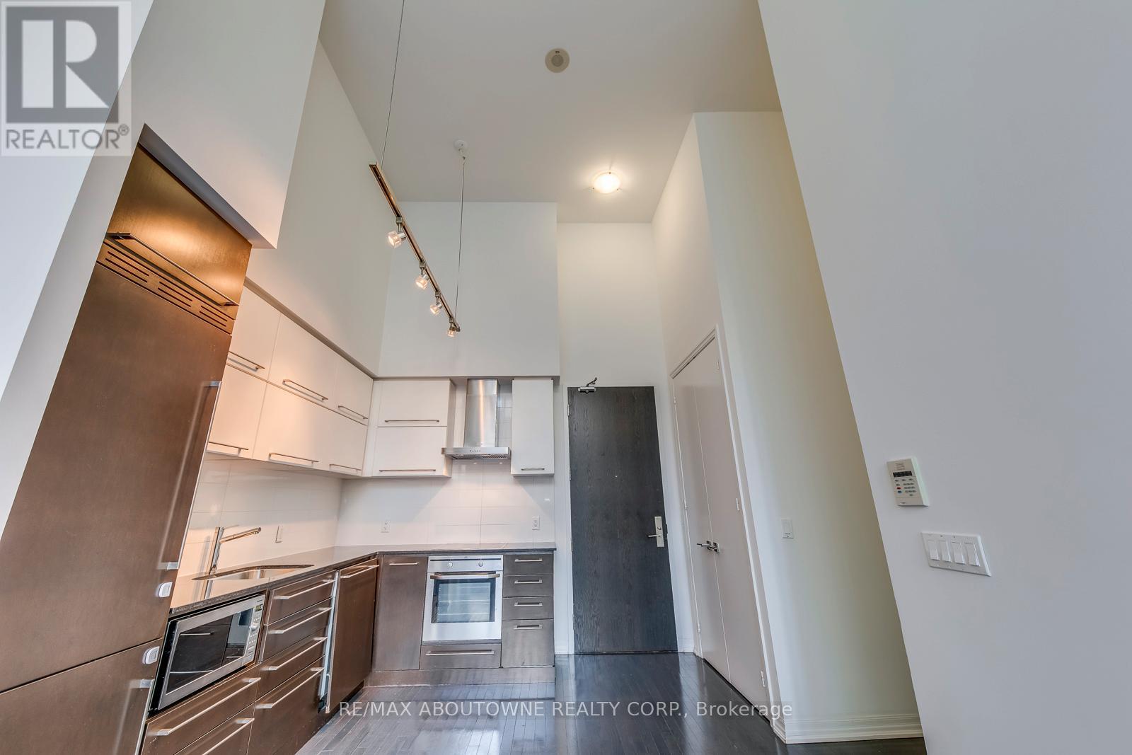 202 - 770 Bay Street, Toronto, Ontario  M5G 1N6 - Photo 8 - C13109332