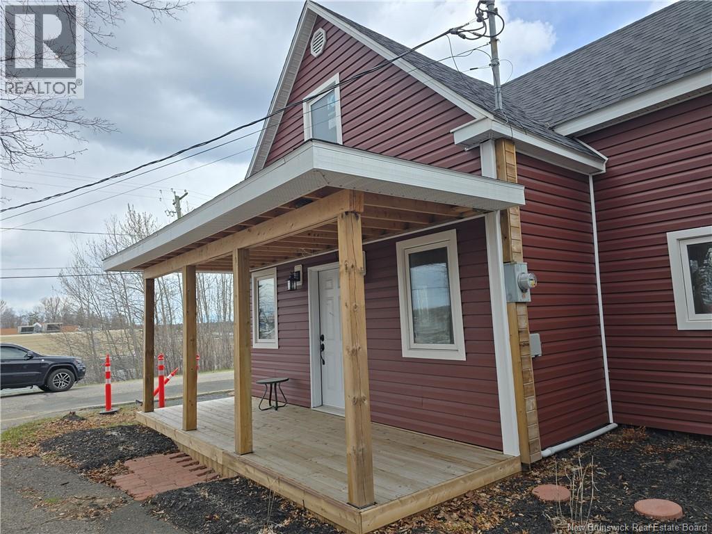 245 Pleasant, Bathurst, New Brunswick  E2A 3B3 - Photo 3 - NB139148