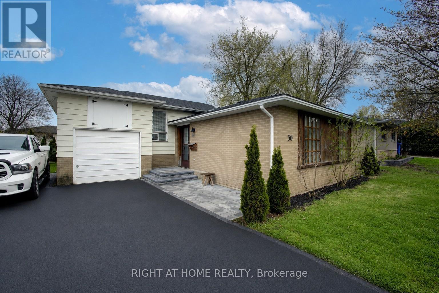 30 Parkview Drive, Orangeville, Ontario  L9W 1T3 - Photo 2 - W13109288