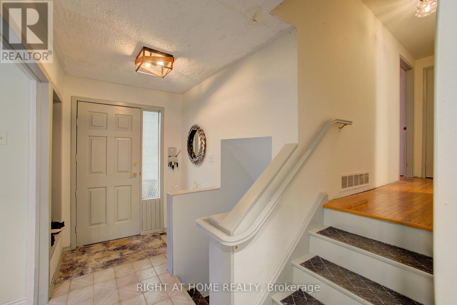 30 Parkview Drive, Orangeville, Ontario  L9W 1T3 - Photo 3 - W13109288