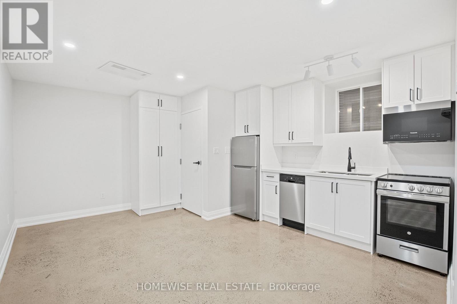 5 - 2563 Dundas Street W, Toronto, Ontario  M6P 1X6 - Photo 1 - W13109348