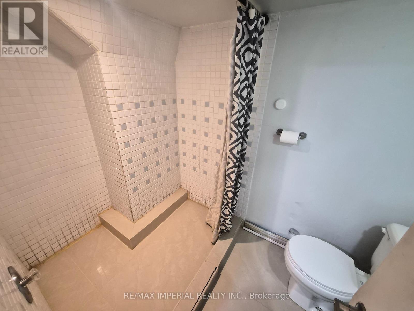 84 Basement Ruggles Avenue, Richmond Hill, Ontario  L4C 1Y2 - Photo 3 - N13064268