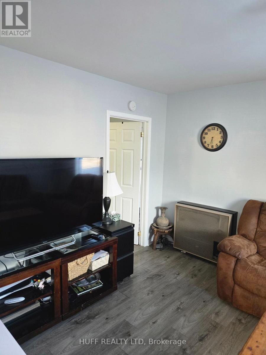 43 Fourth Street, Englehart, Ontario  P0J 1H0 - Photo 11 - T13109376
