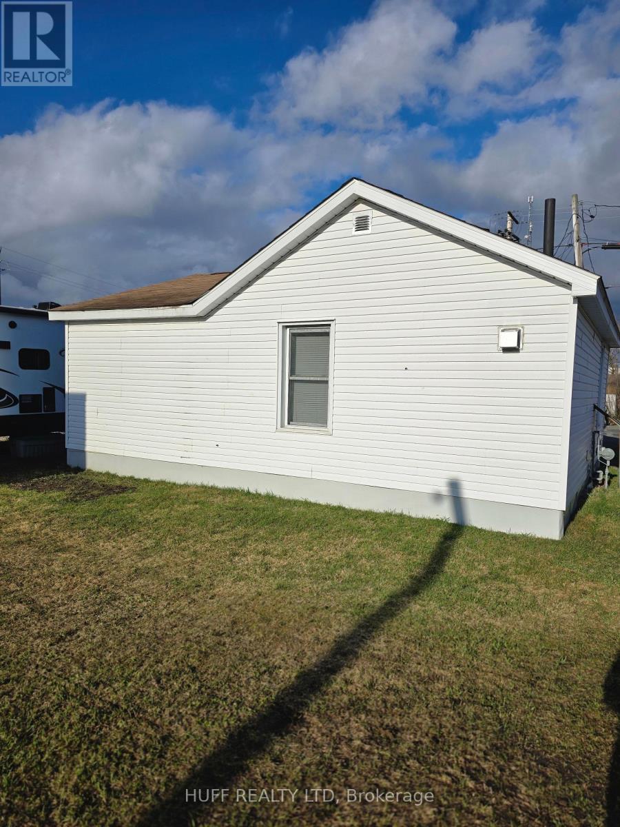 43 Fourth Street, Englehart, Ontario  P0J 1H0 - Photo 2 - T13109376