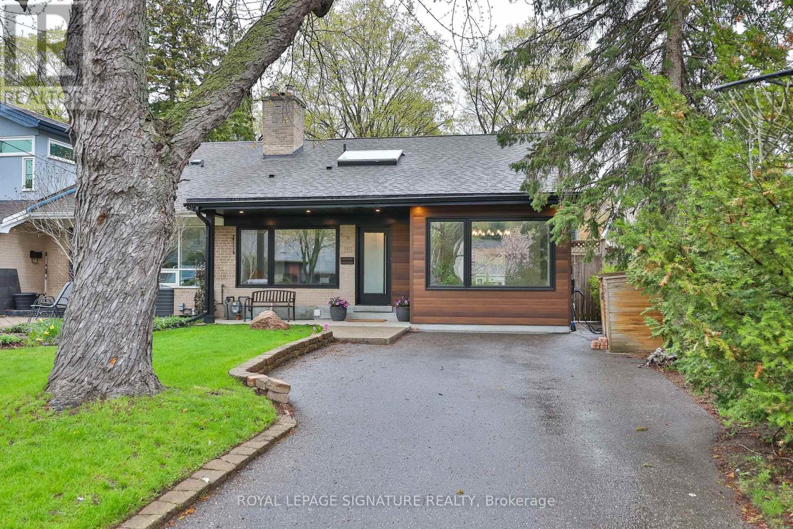 151 THREE VALLEYS DRIVE, Toronto, Ontario