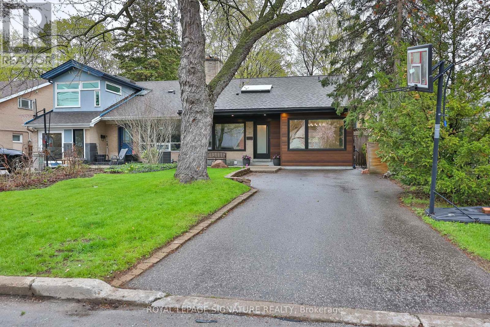151 Three Valleys Drive, Toronto, Ontario  M3A 3C1 - Photo 2 - C13109368