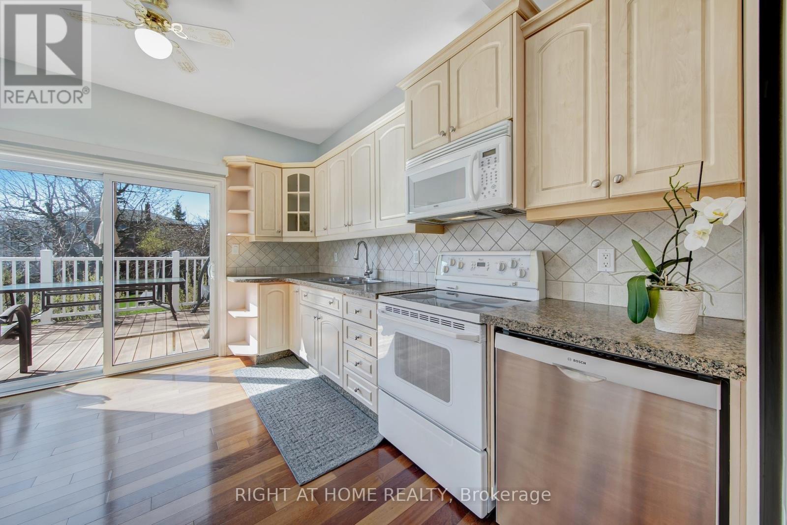 25 Burlingame Road, Toronto, Ontario  M8W 1Y7 - Photo 17 - W13045268