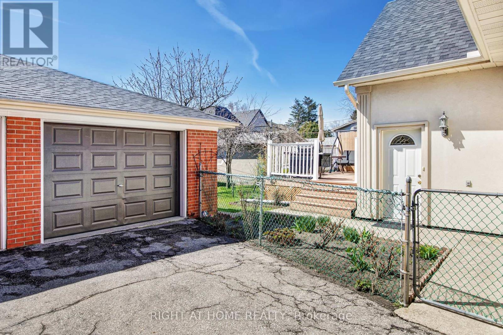 25 Burlingame Road, Toronto, Ontario  M8W 1Y7 - Photo 2 - W13045268