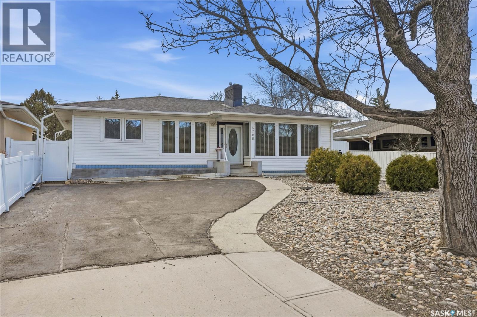 3708 Albert Street, Regina, Saskatchewan  S4S 3P9 - Photo 2 - SK035541