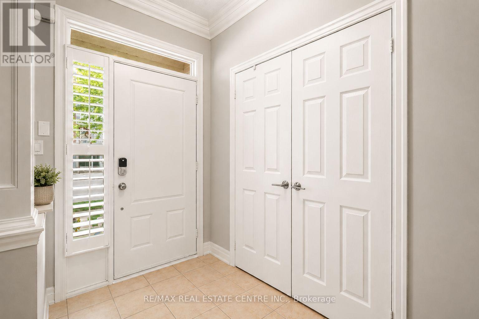 12 St. Lawrence Drive, Mississauga, Ontario  L5G 4V1 - Photo 3 - W13109276