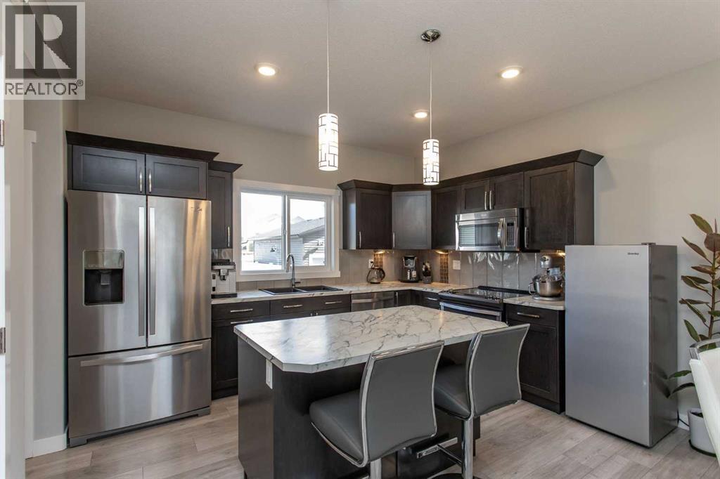 203 Livingston Close, Red Deer, Alberta  T4R 0S9 - Photo 7 - A2307774