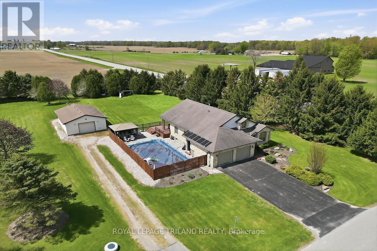 24671 Dodge Drive, Strathroy-Caradoc, Ontario  N7G 3B5 - Photo 2 - X13109446