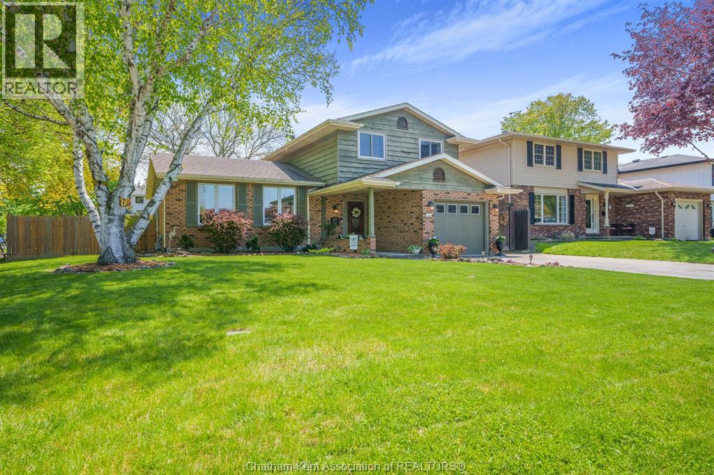 MLS# 26010173: 106 UNIVERSITY DRIVE, Chatham, Canada