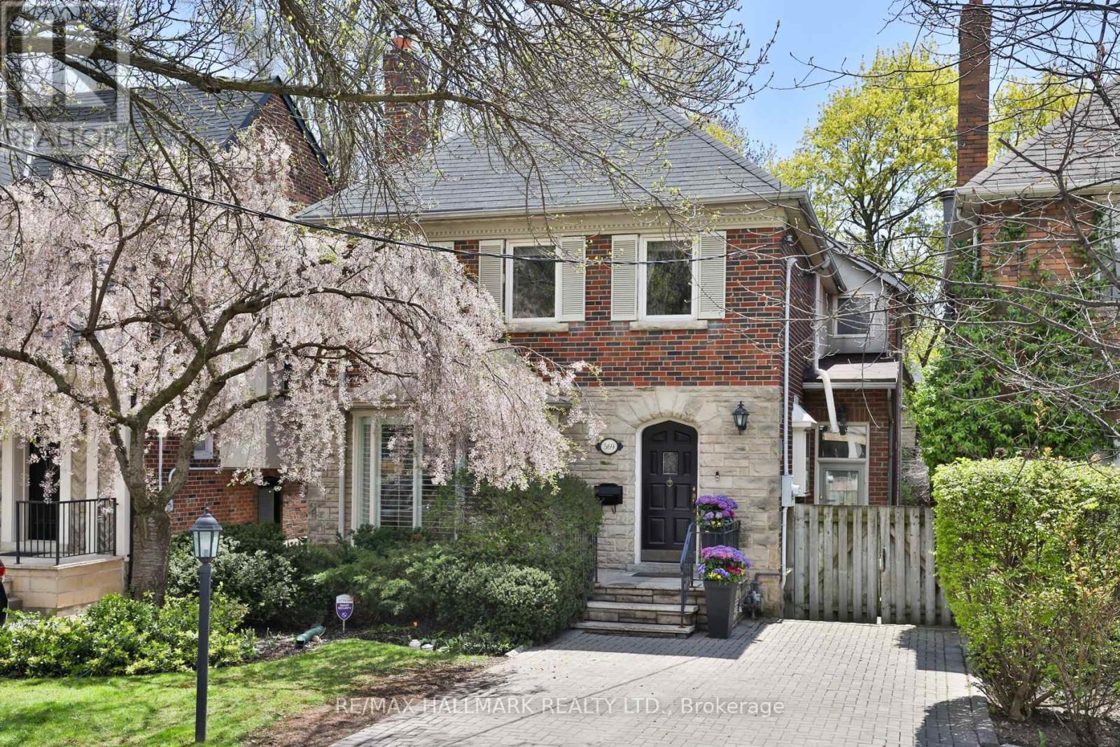 569 BRIAR HILL AVENUE, Toronto, Ontario
