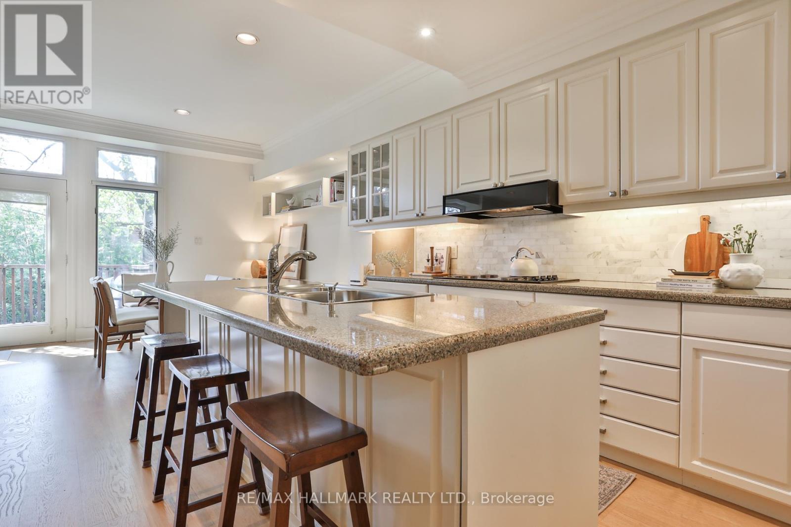 569 Briar Hill Avenue, Toronto, Ontario  M5N 1N1 - Photo 12 - C13109530
