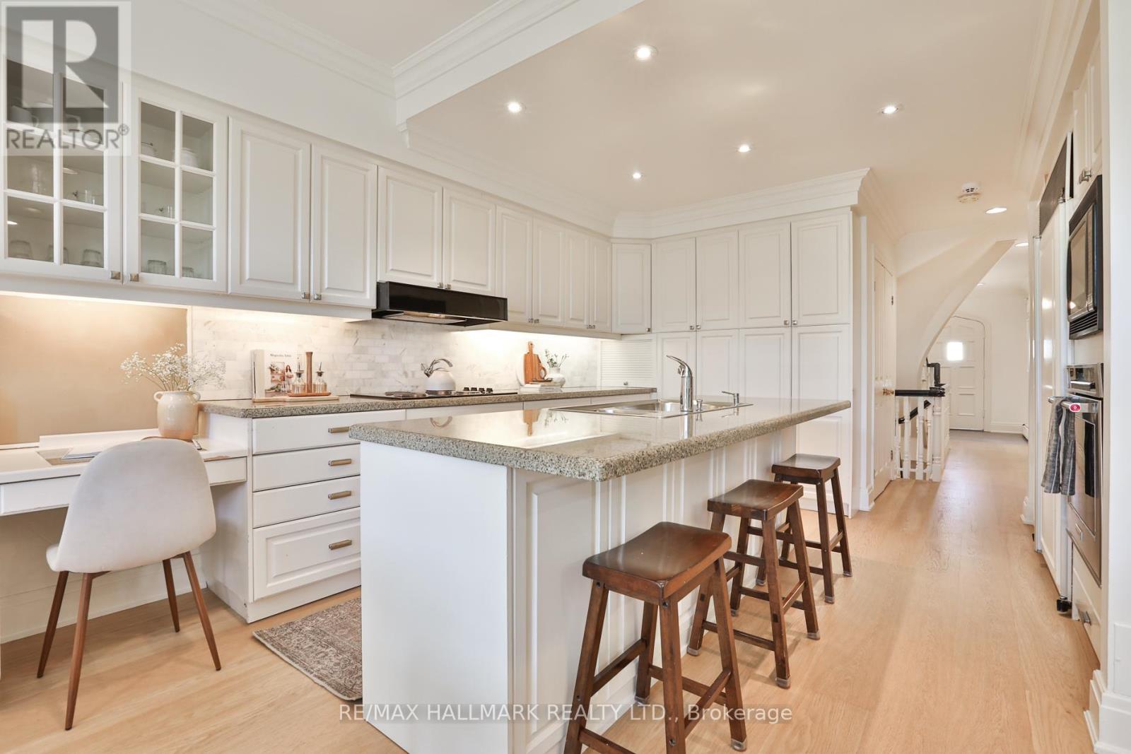 569 Briar Hill Avenue, Toronto, Ontario  M5N 1N1 - Photo 13 - C13109530