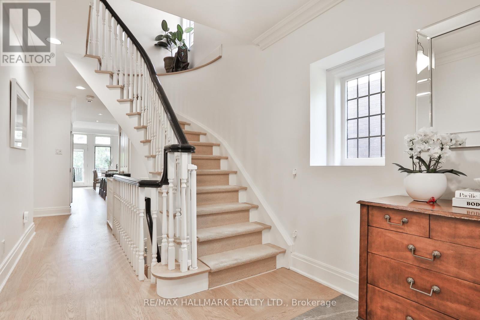 569 Briar Hill Avenue, Toronto, Ontario  M5N 1N1 - Photo 3 - C13109530