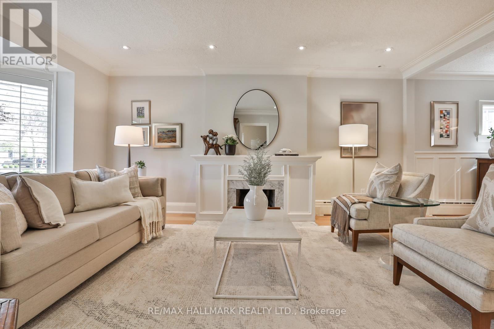 569 Briar Hill Avenue, Toronto, Ontario  M5N 1N1 - Photo 4 - C13109530