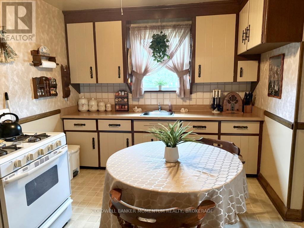 25 Thomson Road, Welland, Ontario  L3C 3N1 - Photo 12 - X13109538