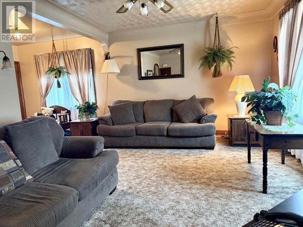 25 Thomson Road, Welland, Ontario  L3C 3N1 - Photo 3 - X13109538