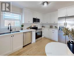 8 LOMBARDY CRESCENT, Toronto, Ontario