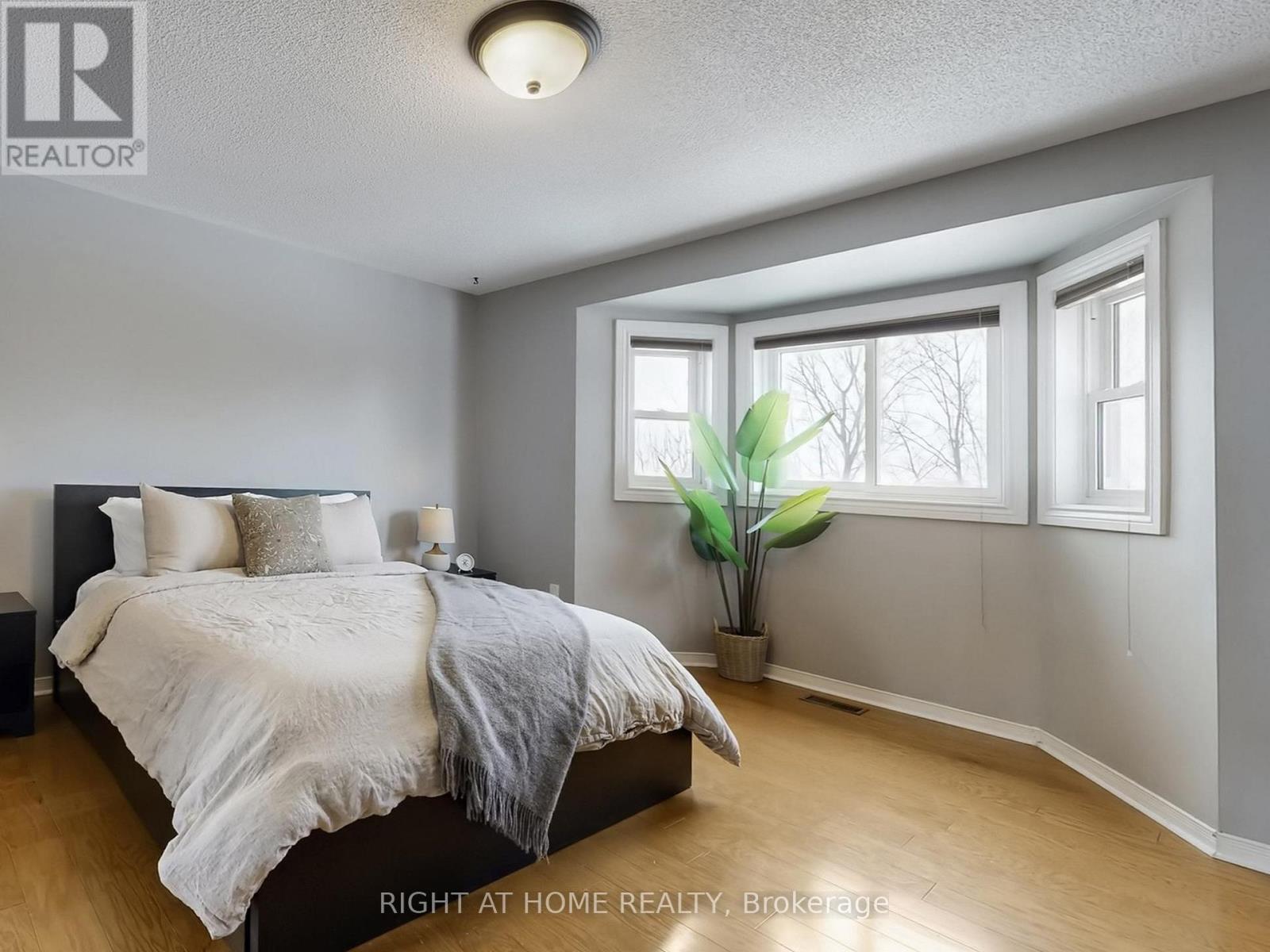 605 Willowick Drive, Newmarket, Ontario  L3X 2A9 - Photo 15 - N13109558