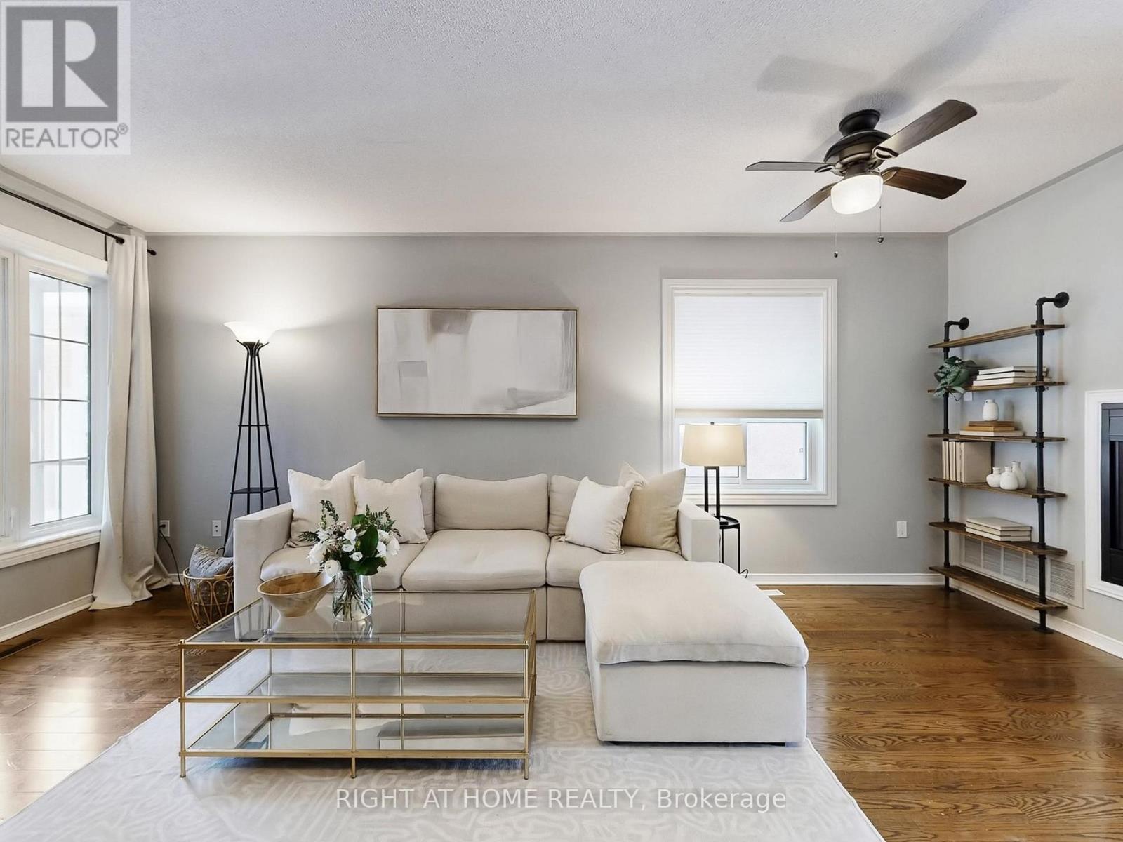 605 Willowick Drive, Newmarket, Ontario  L3X 2A9 - Photo 4 - N13109558