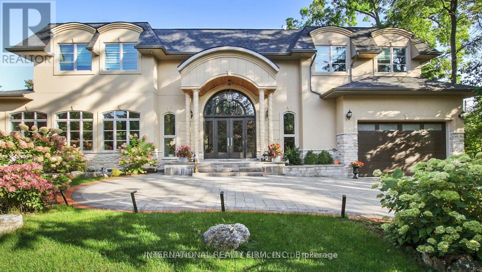 1286 Cambridge Drive, Oakville, Ontario  L6J 1S1 - Photo 2 - W13109494