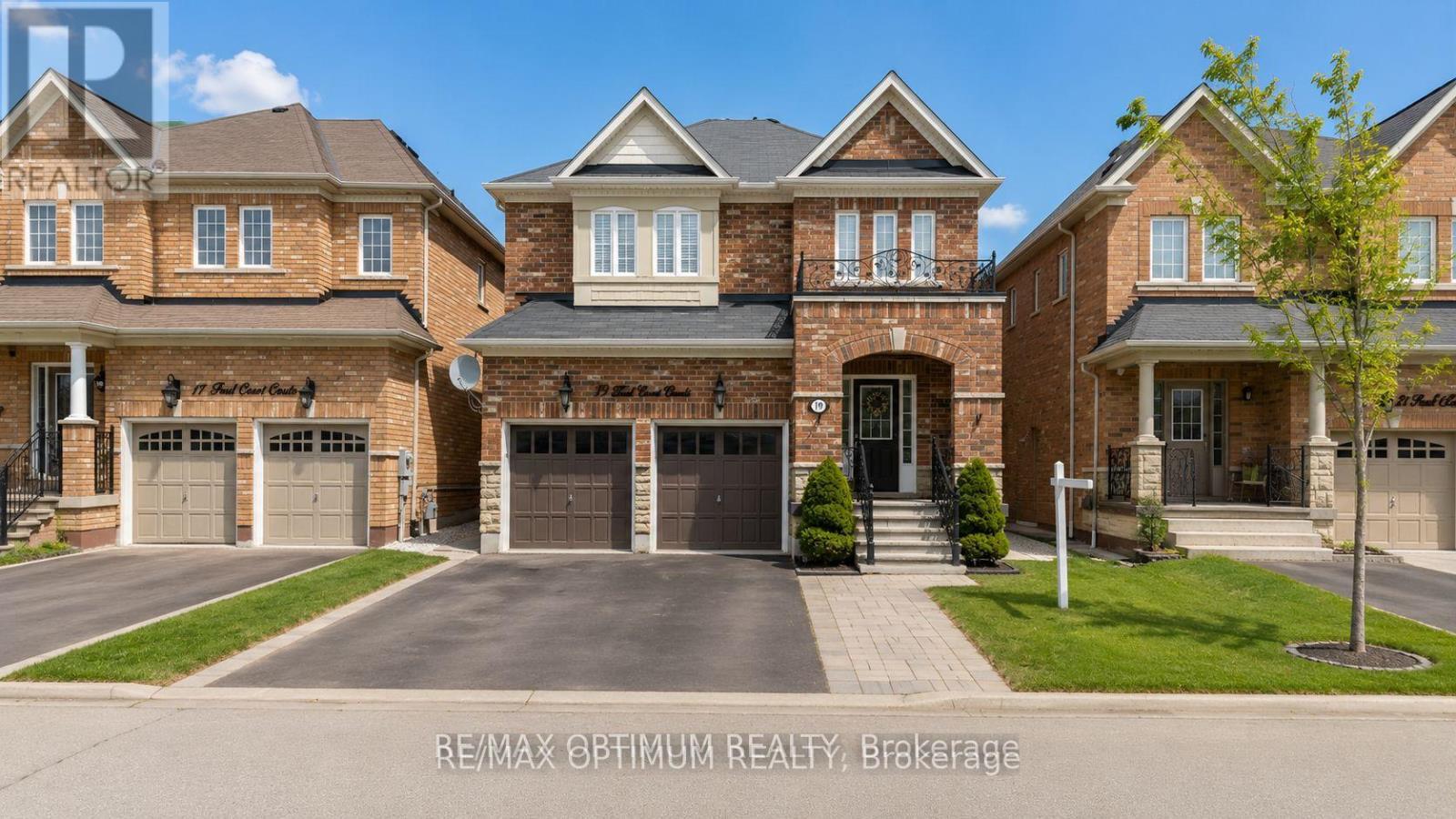 19 Teal Crest Circle, Brampton, Ontario  L6X 2Z6 - Photo 2 - W13109510