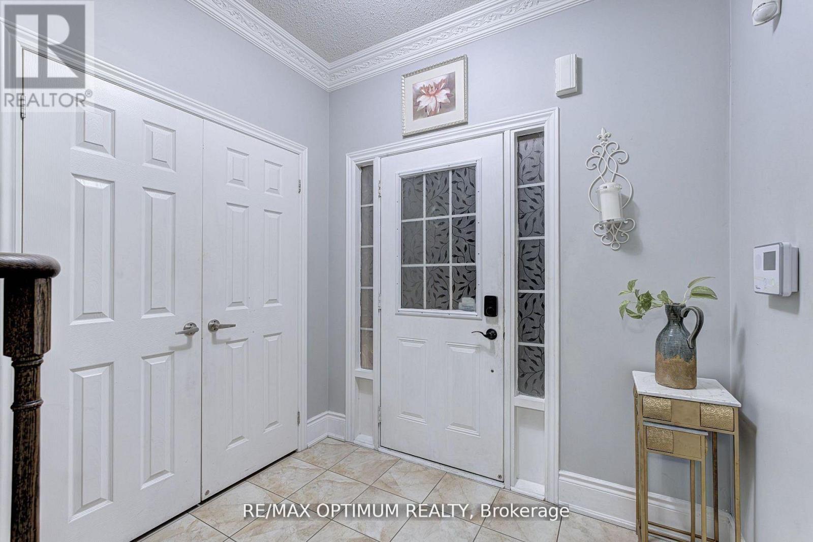 19 Teal Crest Circle, Brampton, Ontario  L6X 2Z6 - Photo 5 - W13109510
