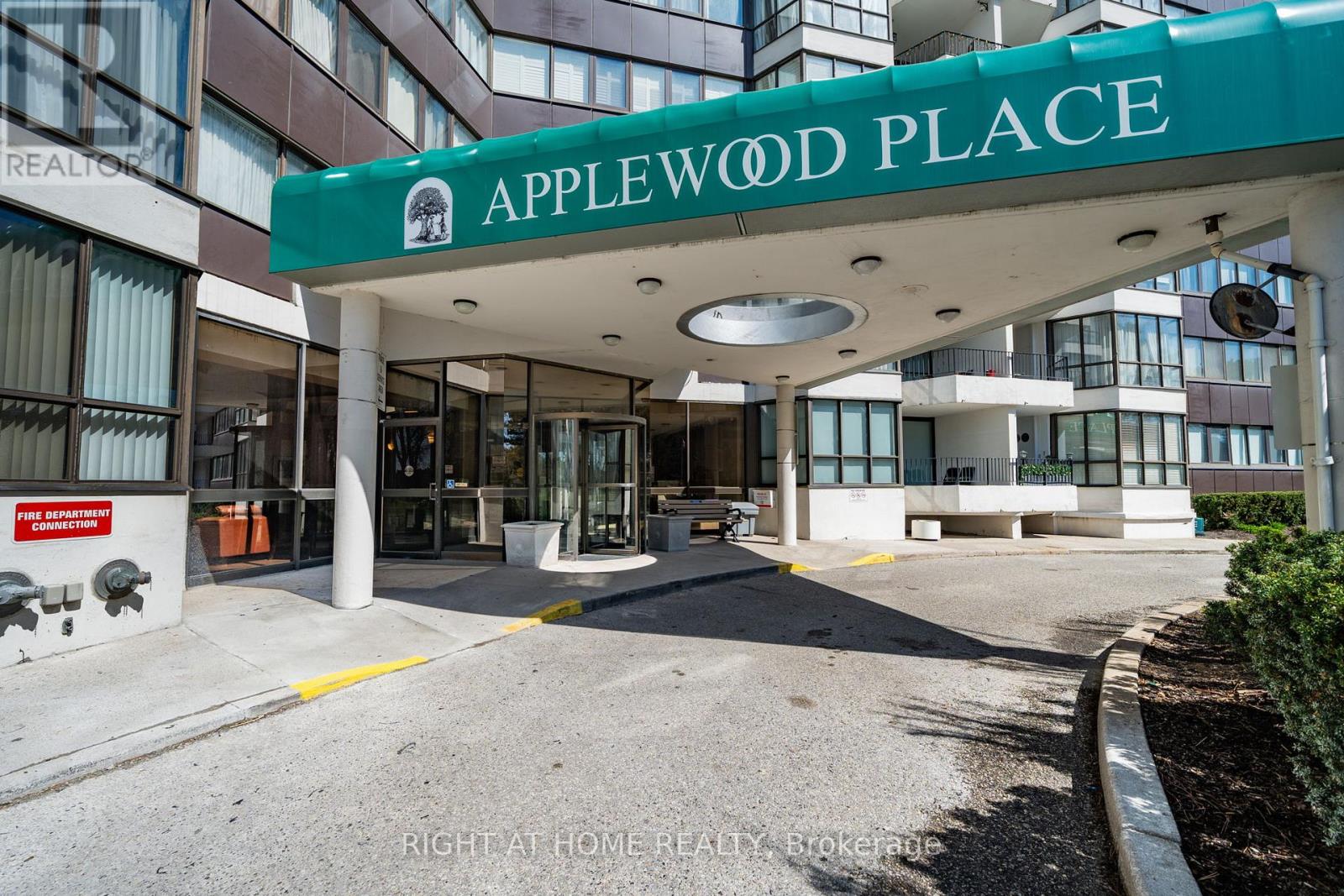 1107 - 1107-1333 Bloor Street, Mississauga, Ontario  L4Y 3T6 - Photo 3 - W13109536