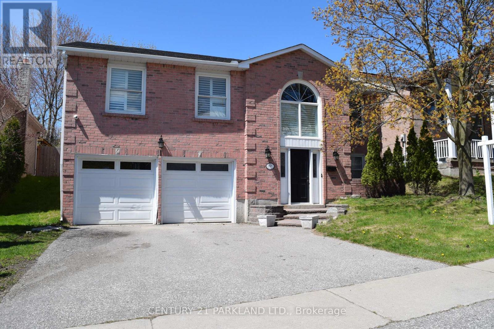 797 LOCHNESS CRESCENT, Oshawa, Ontario