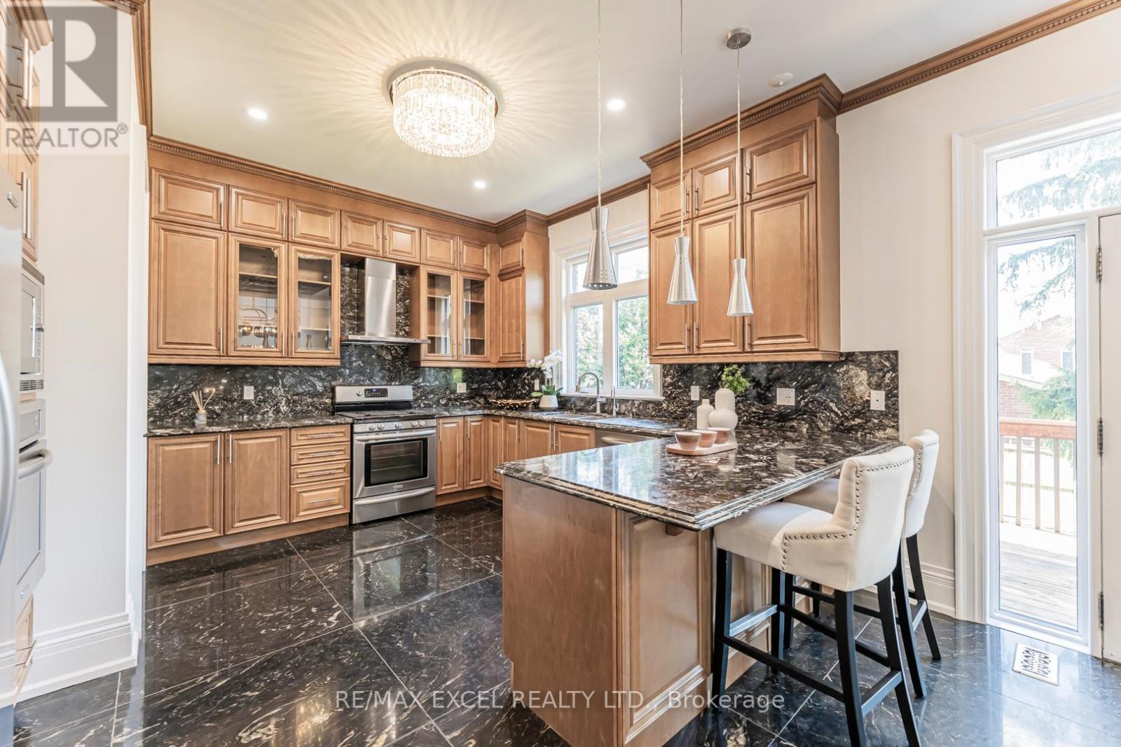 19 Addison Street, Richmond Hill, Ontario  L4C 9N1 - Photo 14 - N13106768