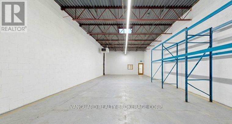 102 Martin Ross Avenue, Toronto, Ontario  M3J 2L4 - Photo 4 - W12478097