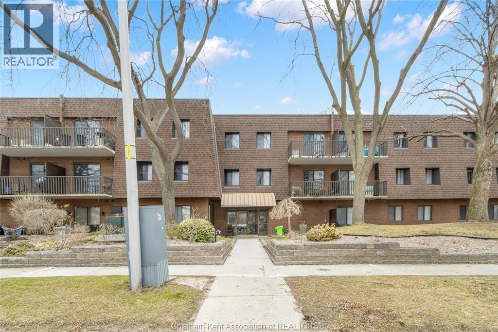 MLS# 26010045: 225 CAMPUS PARKWAY Unit# 117, Chatham, Canada