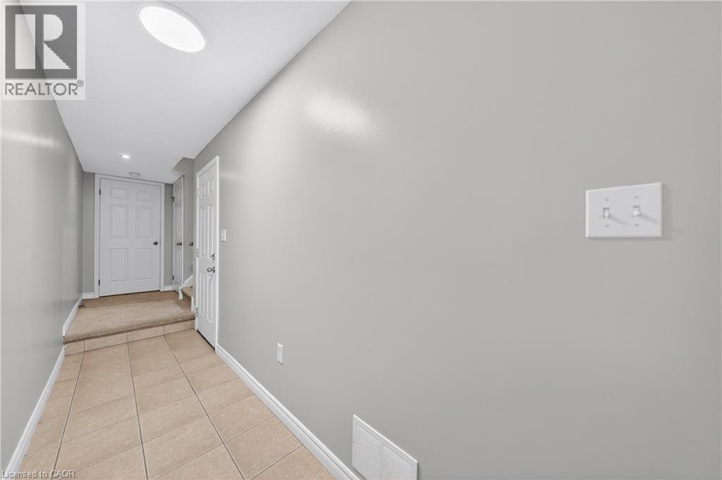 155 Highland Crescent Unit# D18, Kitchener, Ontario  N2M 0A1 - Photo 4 - 40828487