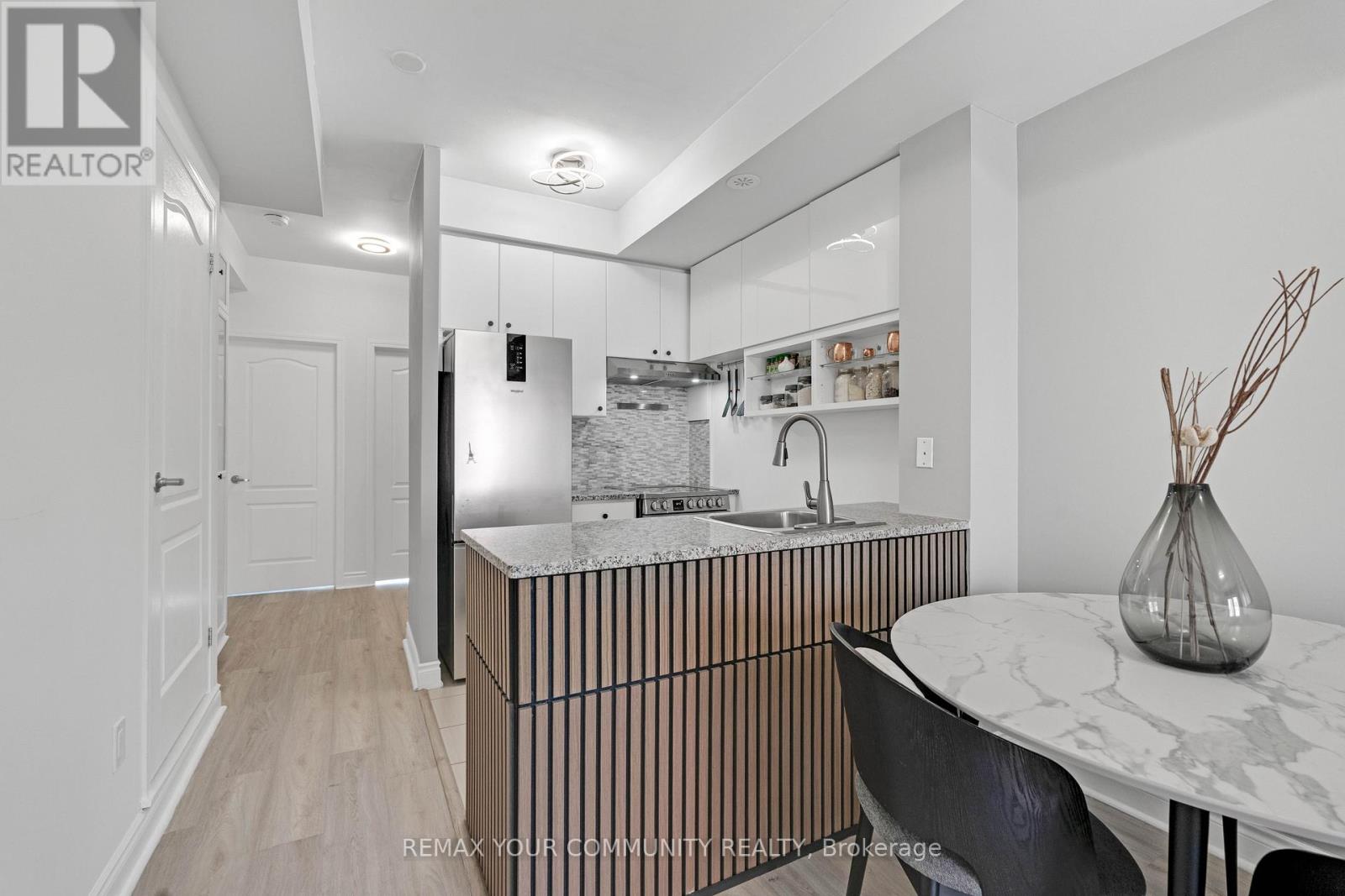 218 - 17 Coneflower Crescent, Toronto, Ontario  M2R 0A5 - Photo 8 - C13109654