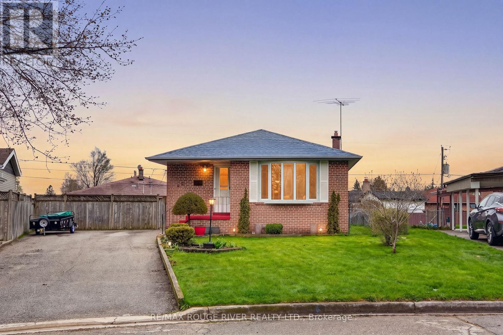 812 BEM AVENUE, Pickering, Ontario
