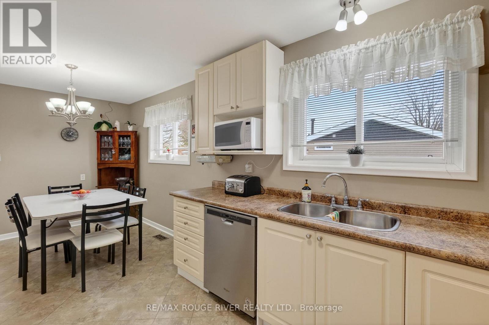 812 Bem Avenue, Pickering, Ontario  L1W 1X1 - Photo 15 - E13109658