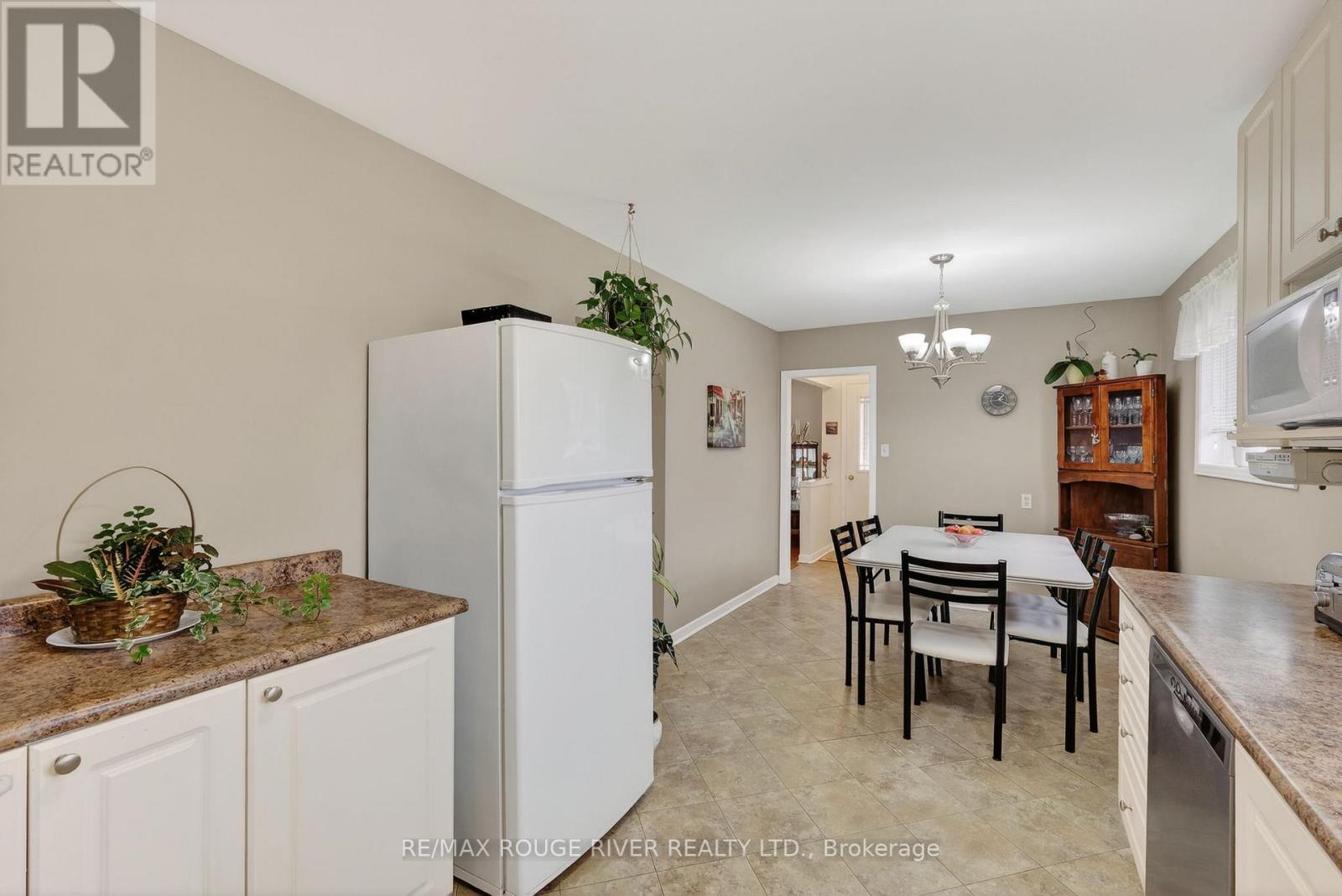 812 Bem Avenue, Pickering, Ontario  L1W 1X1 - Photo 16 - E13109658
