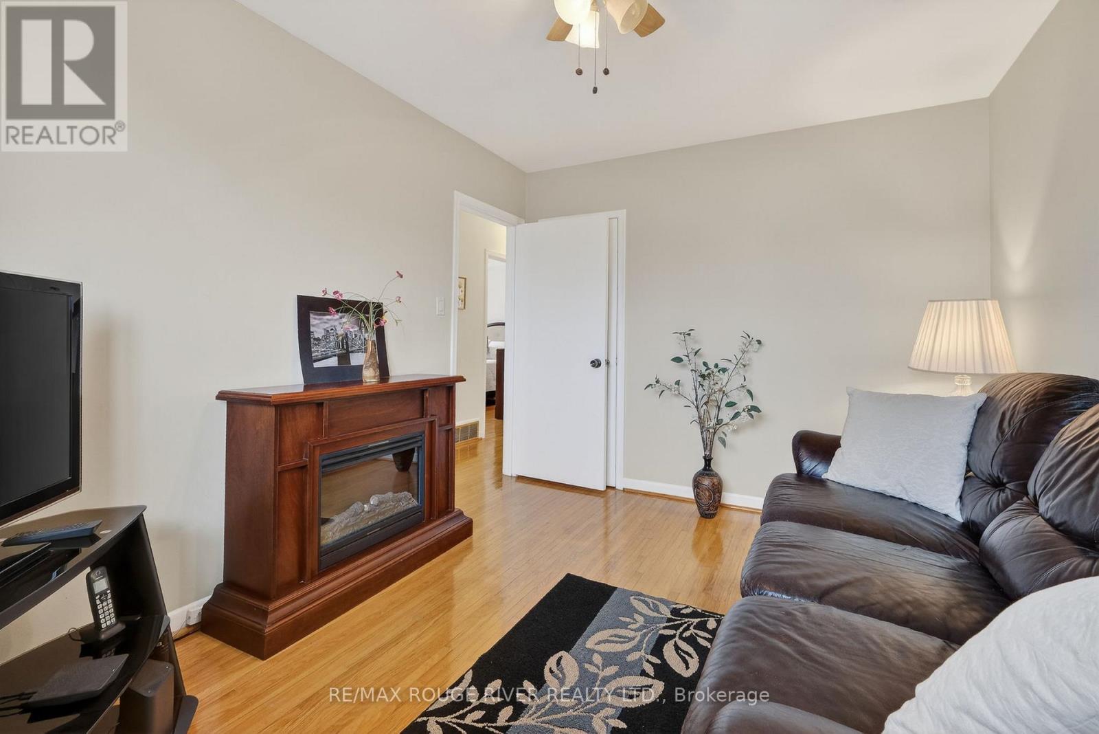 812 Bem Avenue, Pickering, Ontario  L1W 1X1 - Photo 23 - E13109658