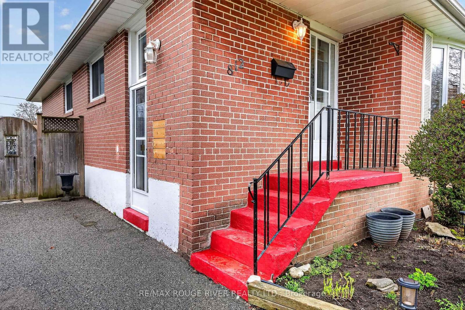 812 Bem Avenue, Pickering, Ontario  L1W 1X1 - Photo 6 - E13109658