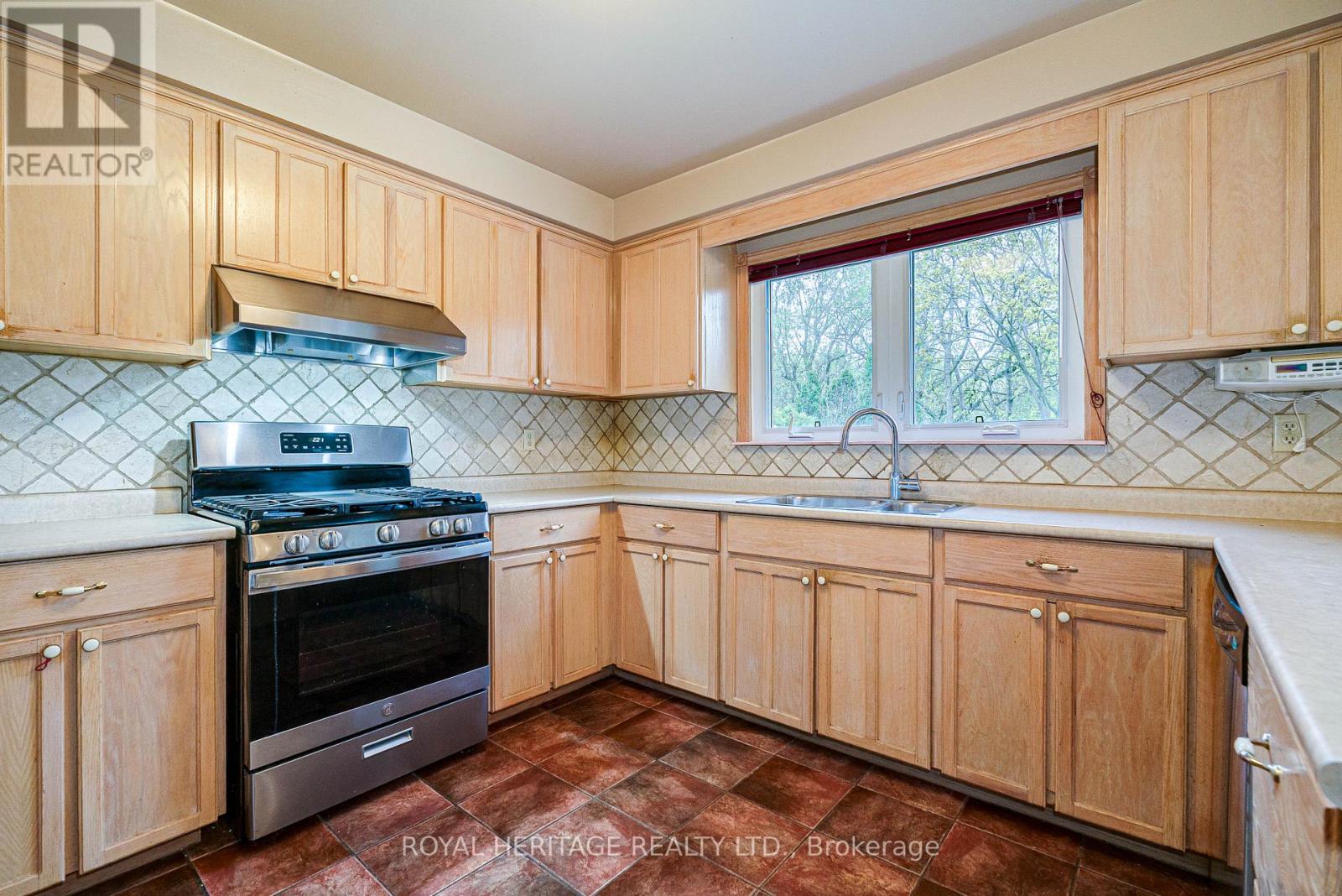 100 Squire Bakers Lane, Markham (Sherwood-Amberglen), Ontario  L3P 3H2 - Photo 10 - N13109590