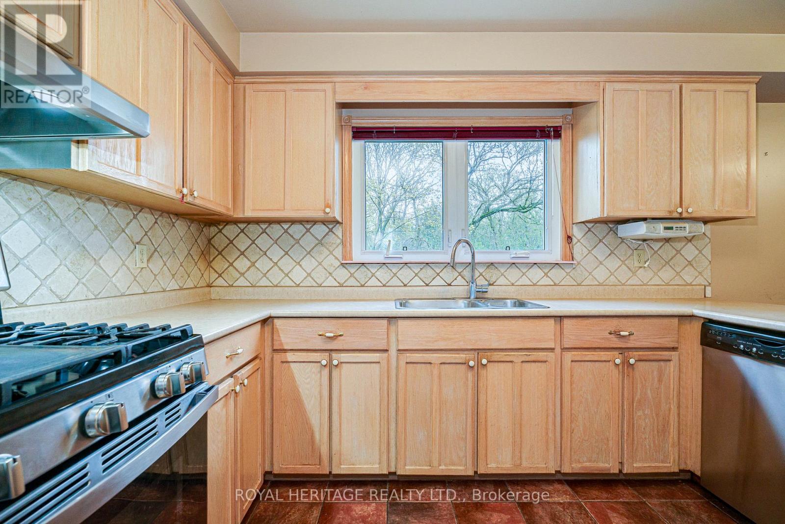 100 Squire Bakers Lane, Markham (Sherwood-Amberglen), Ontario  L3P 3H2 - Photo 12 - N13109590