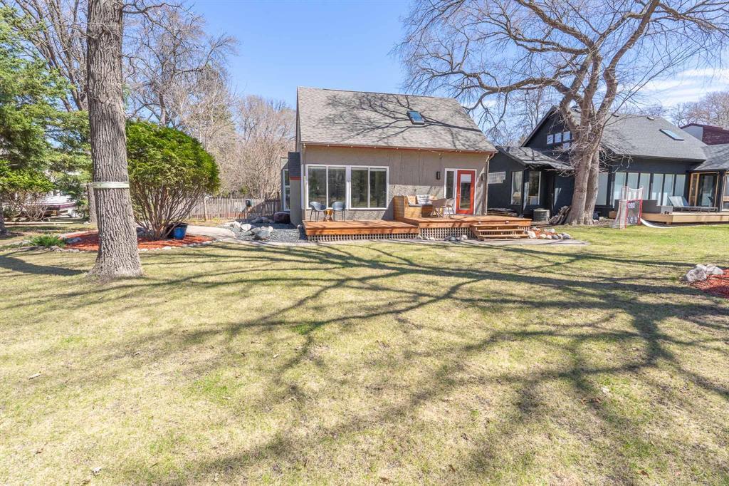 147 Wildwood Park, Winnipeg, Manitoba  R3T 0E1 - Photo 1 - 202609990